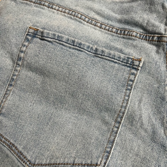 Jessica Simpson 22 Shorts - Picture 4 of 9